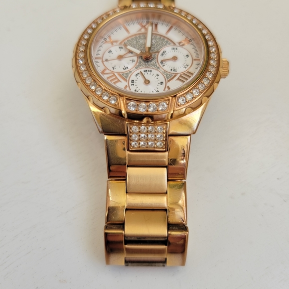 GUESS Rose Gold Watch - Picture 16 of 16